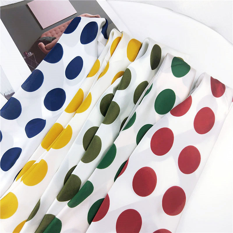 Μικρός τετράγωνος φουλάρι με μοτίβο πουά • πολυεστερική ίνα • plain weave • καλοκαίρι • προέλευση Zhejiang