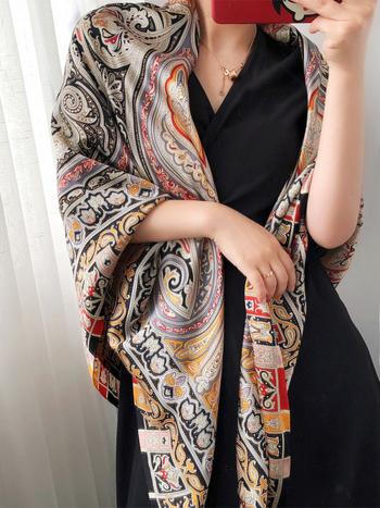 Xian Mu zīda kvadrātšalle, ģeometrisks raksts, satīna audums