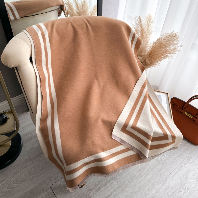 Ziemas šalle ar warp adējumu, mākslīgais kašmīrs, poliestera-kokvilnas maisījums, saturs 51-60%