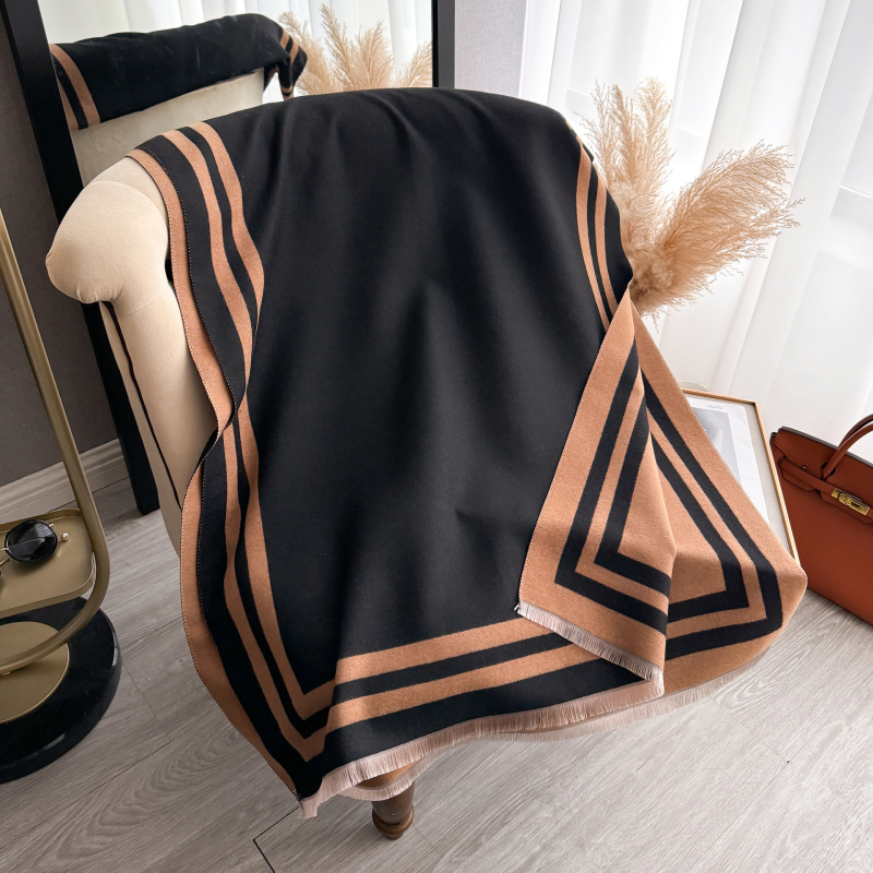 Ziemas šalle ar warp adējumu, mākslīgais kašmīrs, poliestera-kokvilnas maisījums, saturs 51-60%