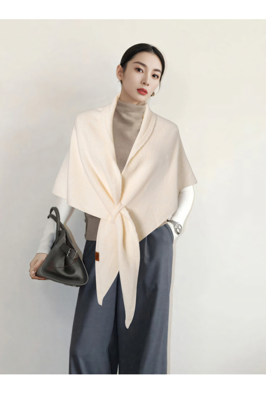 Vilnonė trikampė šalikas - Šilta, Warp mezgimo technologija, Rudenis/Žiemai, Vienos spalvos raštas