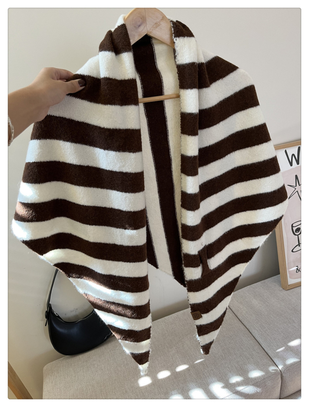 Vilnonė trikampė šalikas - Šilta, Warp mezgimo technologija, Rudenis/Žiemai, Vienos spalvos raštas