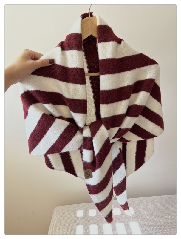 Vilnonė trikampė šalikas - Šilta, Warp mezgimo technologija, Rudenis/Žiemai, Vienos spalvos raštas