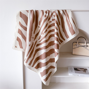 Keturiakampio formos šalikas su zebros raštu, poliesterio Twill, minimalistinis stilius moterims, ruduo 2024