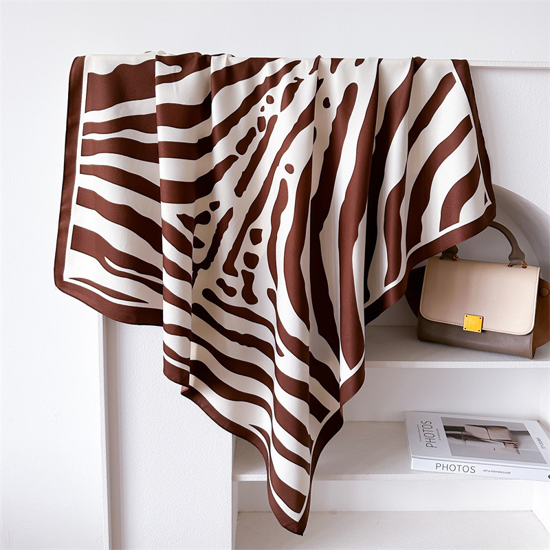 Keturiakampio formos šalikas su zebros raštu, poliesterio Twill, minimalistinis stilius moterims, ruduo 2024