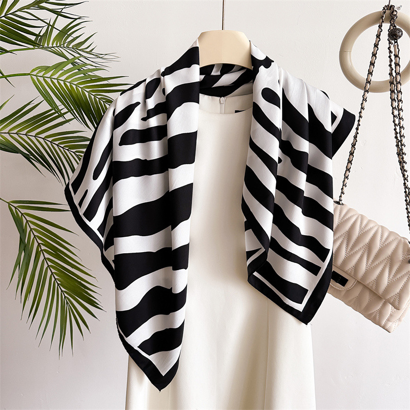 Keturiakampio formos šalikas su zebros raštu, poliesterio Twill, minimalistinis stilius moterims, ruduo 2024