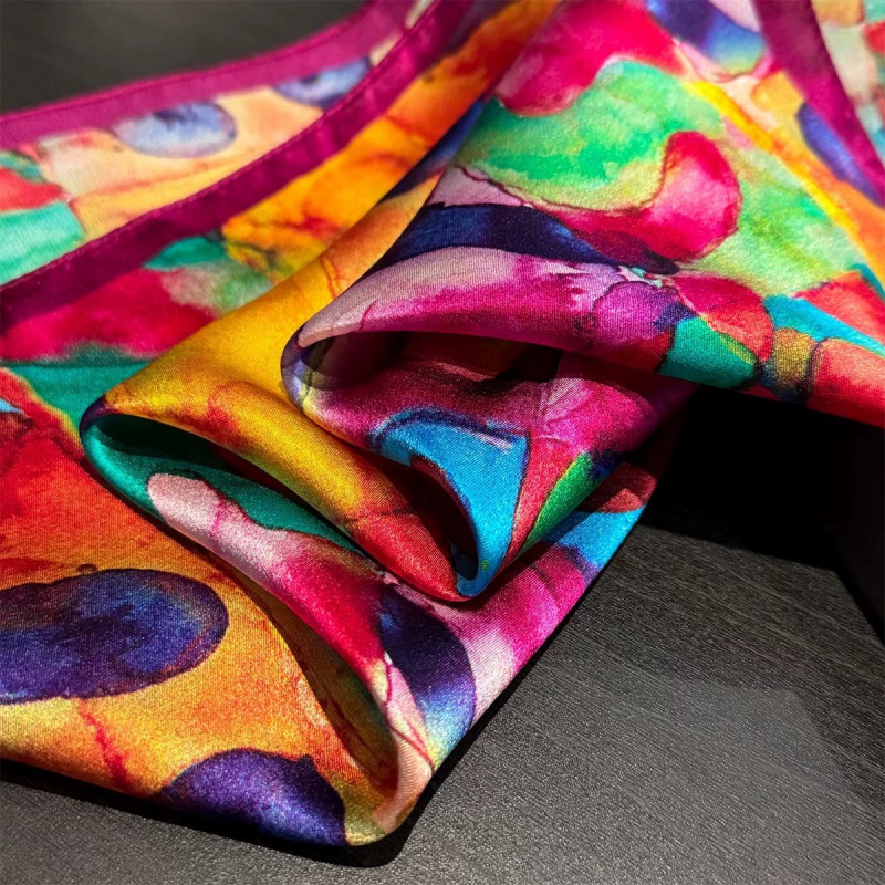 Korėjiečių stiliaus šilkinė kvadratinė šalikė, 100% šilkas, satino audinys, rudens 2024 pristatymas, Admire prekinis ženklas