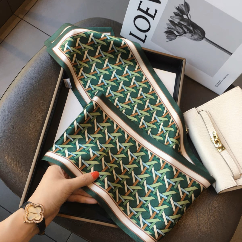 Šilko šalikas su satino audiniu, 100% šilkas, miesto elegancijos stilius, 2023 m. pavasaris