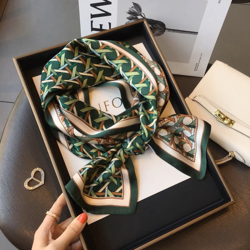 Šilko šalikas su satino audiniu, 100% šilkas, miesto elegancijos stilius, 2023 m. pavasaris