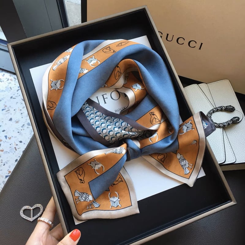 Šilko šalikas su satino audiniu, 100% šilkas, miesto elegancijos stilius, 2023 m. pavasaris