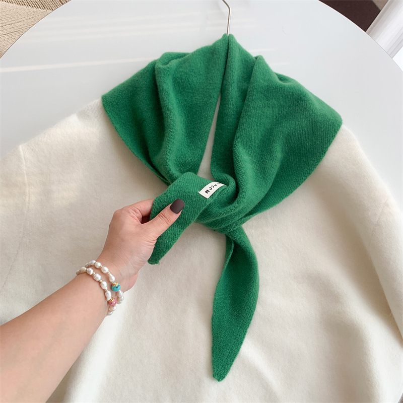 Vilnos trikampio formos šalikas, megztas warp knitting metodu, šildantis žiemai, originalus dizainas