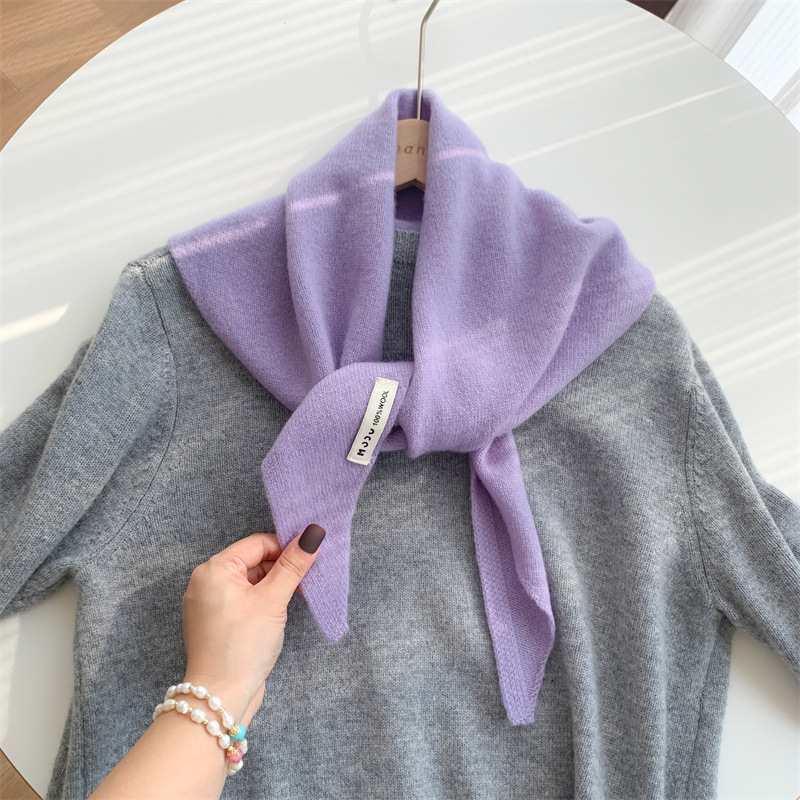 Vilnos trikampio formos šalikas, megztas warp knitting metodu, šildantis žiemai, originalus dizainas