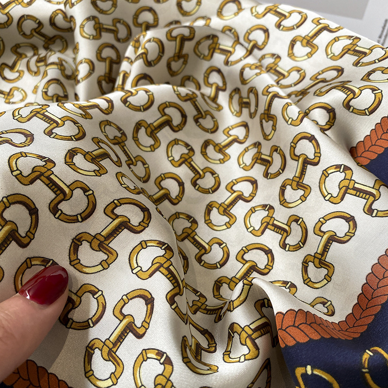 Kvadratinis šalikas iš poliesterio, pagamintas warp knitting technologija, spausdintas, universalus, elegantiškas minimalistinis vasaros aksesuaras