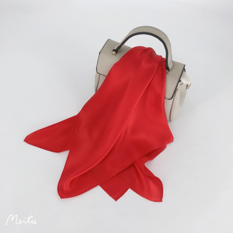 Yuetimei šilko kvadratinis šalikas — satino audinys, minimalistinis lengvas prabanga stilius, daugiau nei 96% šilko, 2023 m. pavasario leidimas