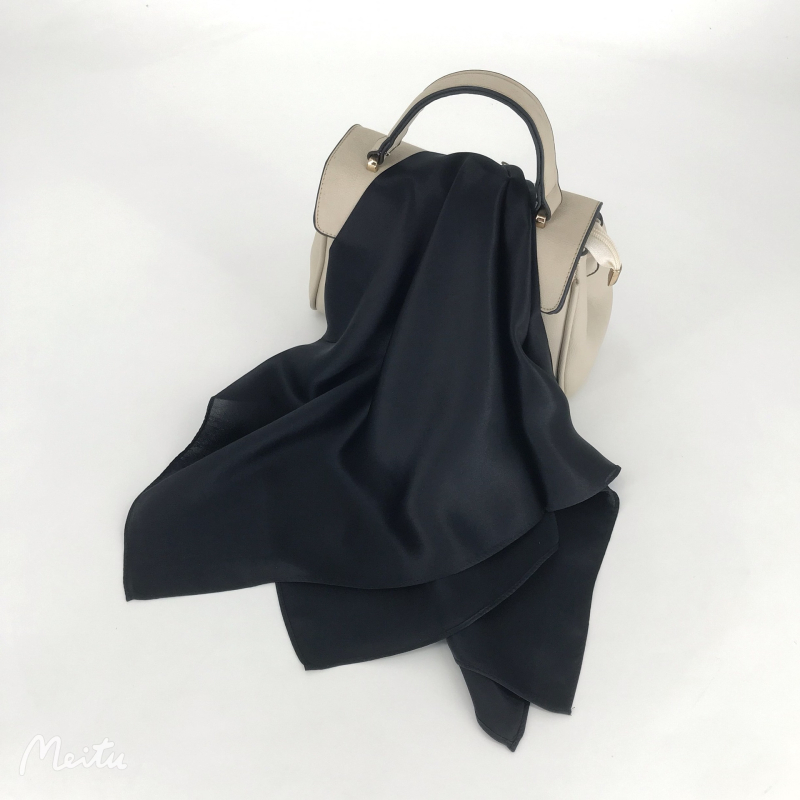 Yuetimei šilko kvadratinis šalikas — satino audinys, minimalistinis lengvas prabanga stilius, daugiau nei 96% šilko, 2023 m. pavasario leidimas