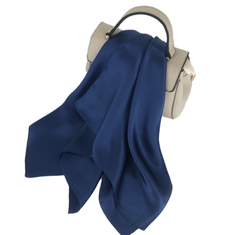 Yuetimei šilko kvadratinis šalikas — satino audinys, minimalistinis lengvas prabanga stilius, daugiau nei 96% šilko, 2023 m. pavasario leidimas