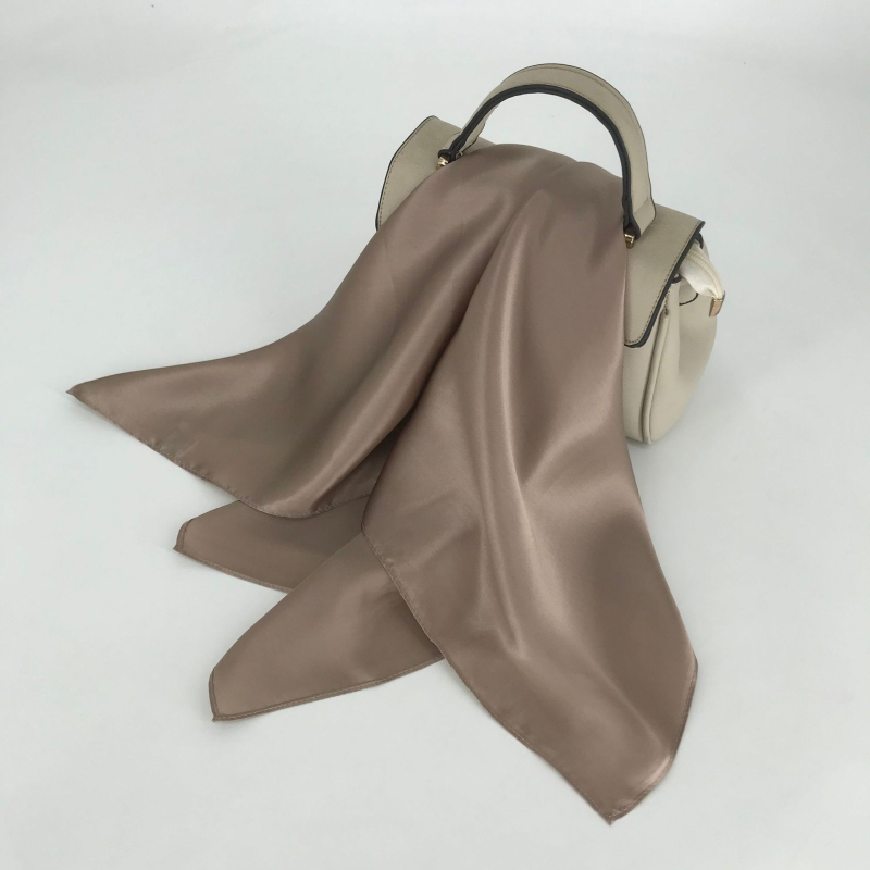 Yuetimei šilko kvadratinis šalikas — satino audinys, minimalistinis lengvas prabanga stilius, daugiau nei 96% šilko, 2023 m. pavasario leidimas