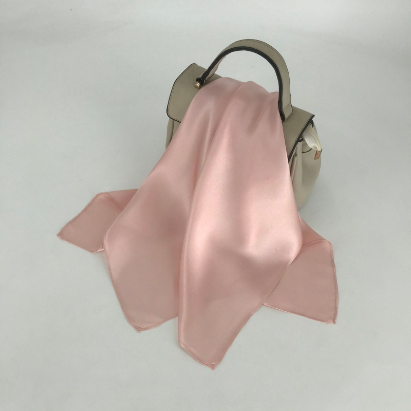 Yuetimei šilko kvadratinis šalikas — satino audinys, minimalistinis lengvas prabanga stilius, daugiau nei 96% šilko, 2023 m. pavasario leidimas