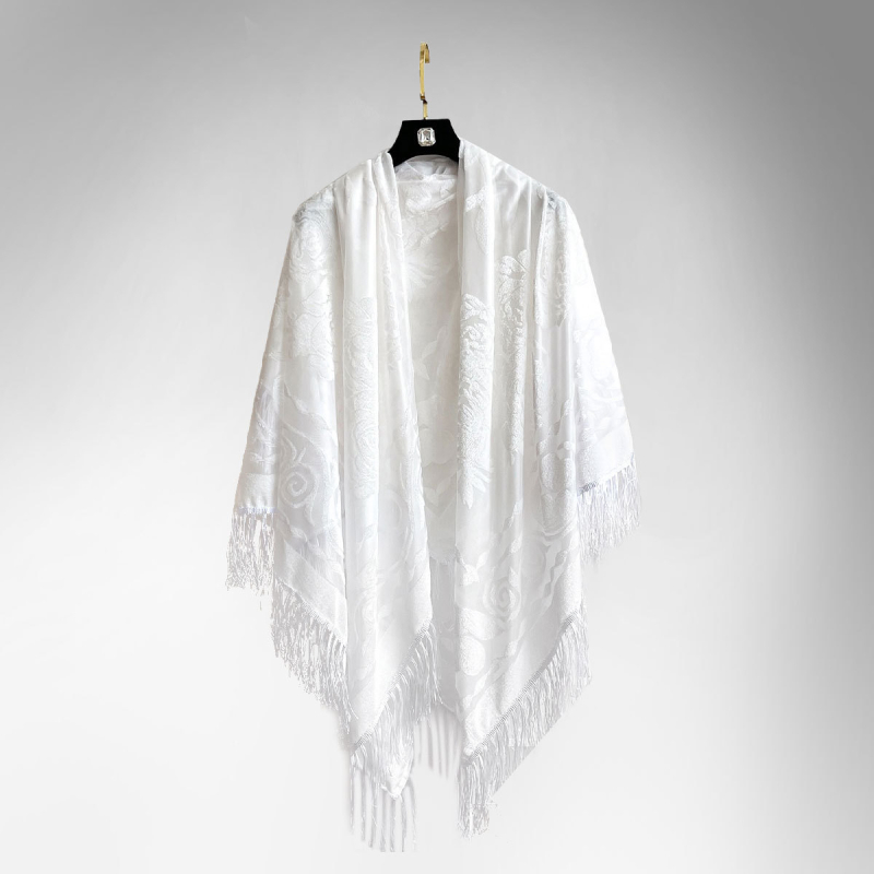 Moterų kvadratinė šalikas su iškirptais gėlių motyvais ir kutais, poliesteris, paprastas audimas, retro etninio stiliaus