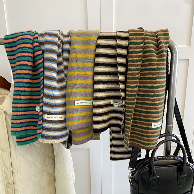 Σάλι - απλό πλέξιμο, ζεστό, χειμωνιάτικo ύφος, πολυεστερική ύφανση (>96% πολυεστέρα), κυκλοφόρησε φθινόπωρο 2024