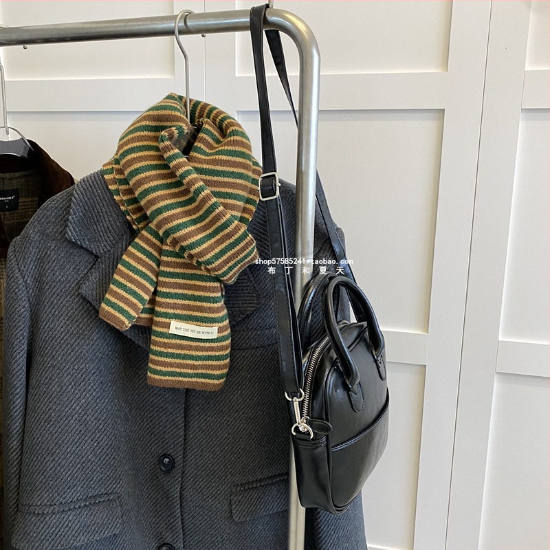 Šalikas - paprastas mezgimo technika, šiltas, žiemai, poliesterio audinys (>96% poliesterio), išleidimas 2024 m. ruduo