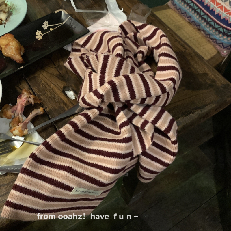 Šalikas - paprastas mezgimo technika, šiltas, žiemai, poliesterio audinys (>96% poliesterio), išleidimas 2024 m. ruduo