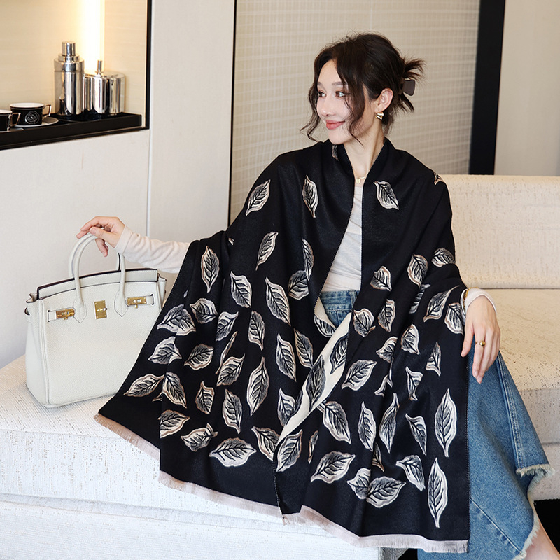 Moterų dirbtinio kašmyro šalis - šilta, warp mezgimas, Jacquard apdaila, medvilnės-poliesterio mišinys