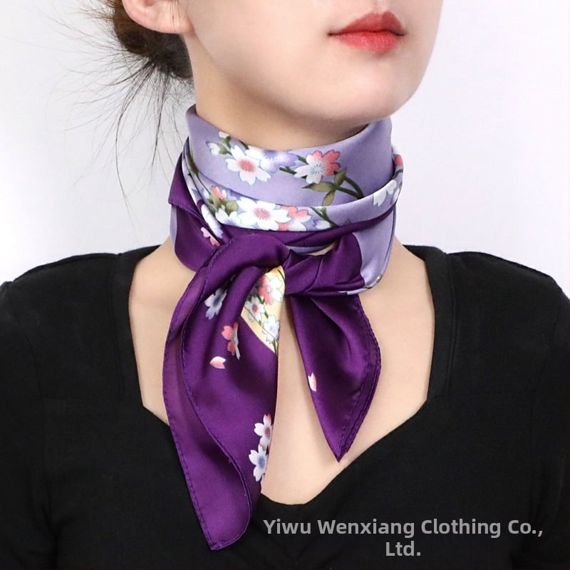 Τετράγωνος φουλάρι από συνθετικό μετάξι με εκτύπωση για γυναίκες μέσης ηλικίας και άνω — φθινοπωρινό στυλ, ύφανση απλή