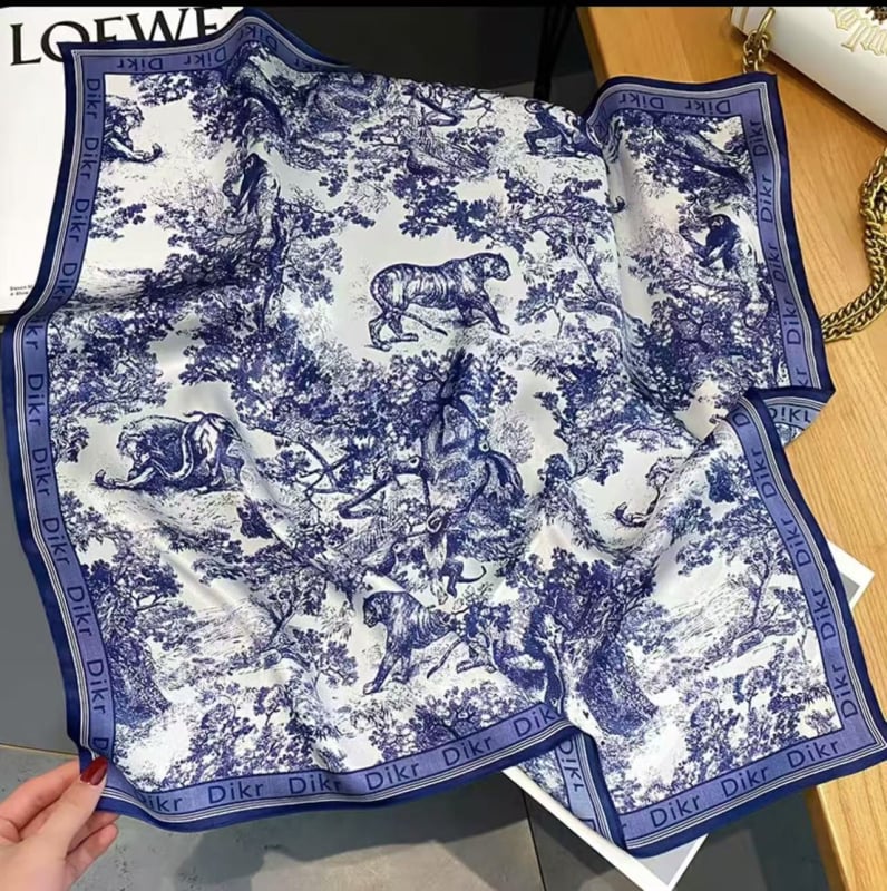 Šilko kvadratinė šalikas su spauda, crepe-satin šilkas audinys, Hangzhou kilmė, pavasaris 2025