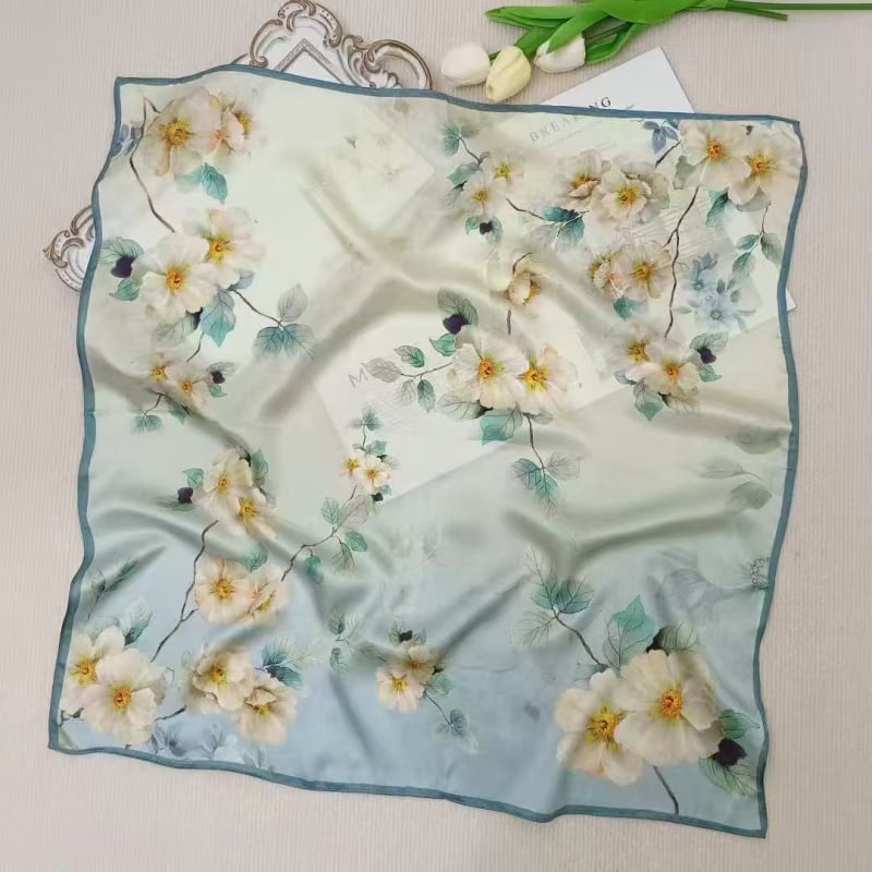 Μεταξωτός τετράγωνος φουλάρι με εκτύπωση, ύφασμα crepe-satin, προέλευση Χάνγκτζου, Άνοιξη 2025