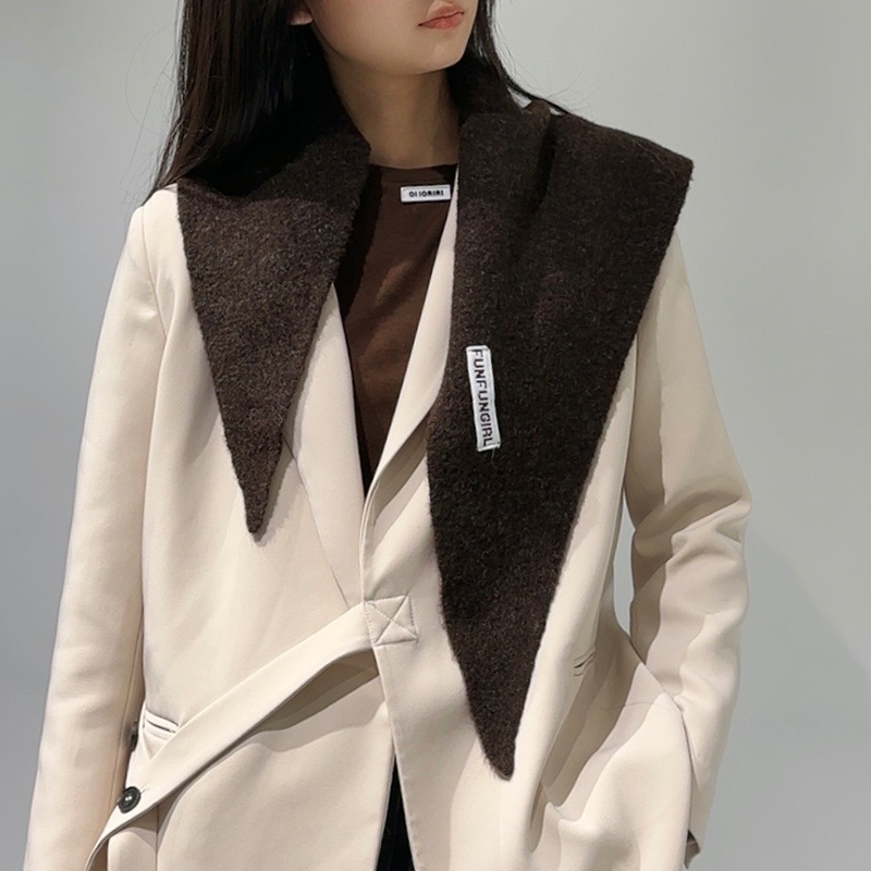 Vilnonė trikampė šalis, šilta, megzta warp knitting technologija, paprastas stilius, pavasariui ir rudeniui