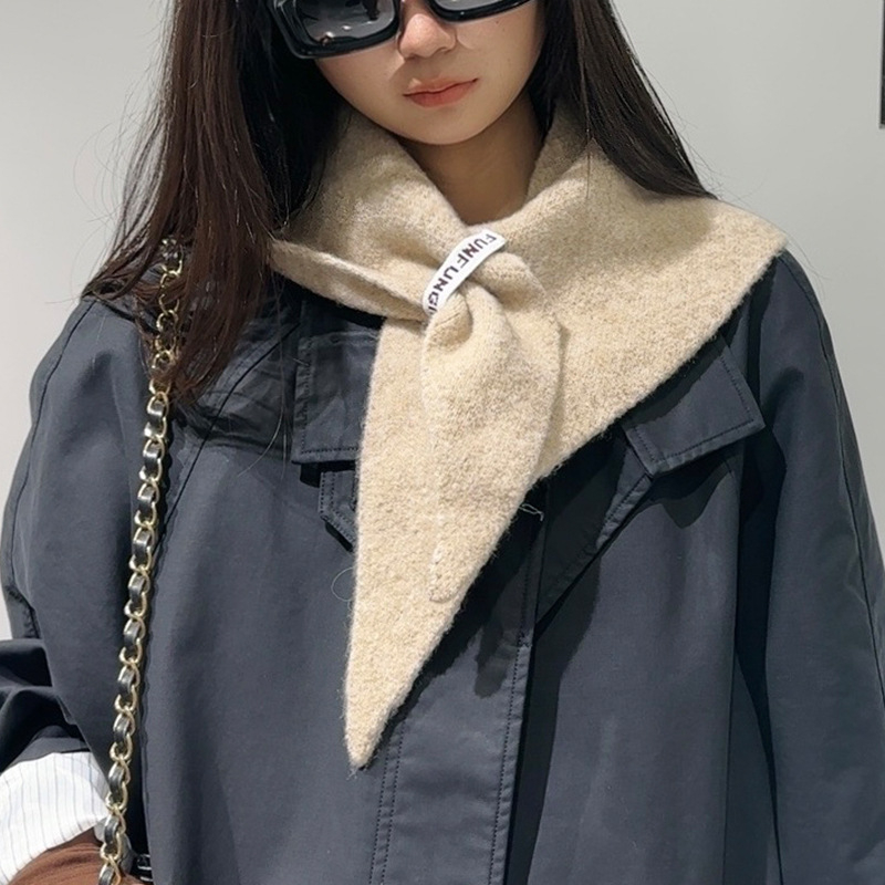 Vilnonė trikampė šalis, šilta, megzta warp knitting technologija, paprastas stilius, pavasariui ir rudeniui