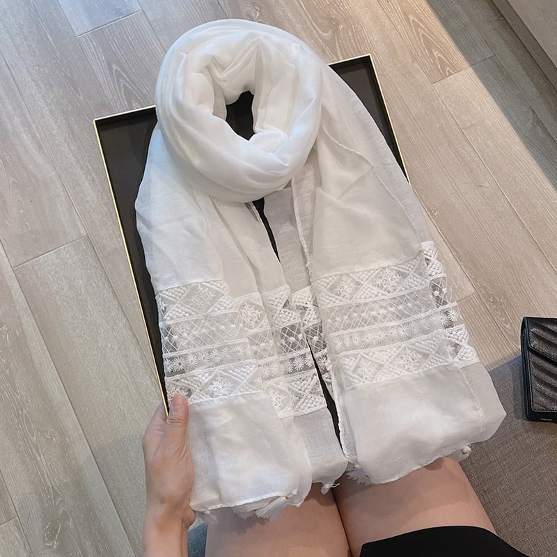 Μαντήλι από βαμβάκι και λινό με δαντελένιο μοτίβο (τεχνική warp-knit; 71–80% βαμβάκι; 21–30% λινό; άνοιξη και φθινόπωρο)