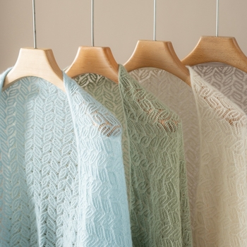 Kašmyrinis šalikas, vieno spalvos dizainas, kašmyro kiekis >96%, audimas warp knitting, išlaiko šilumą, rudens 2025 leidimas