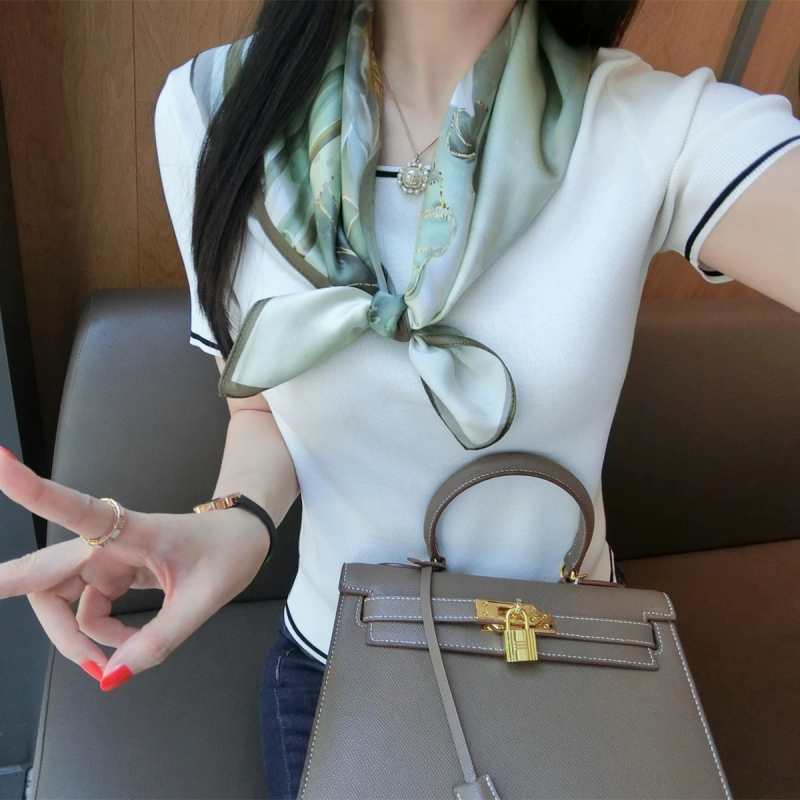 Šalikas iš 100% mulberry šilko, satino audinys, spauda, kvadratinė forma, literatūrinis retro stilius