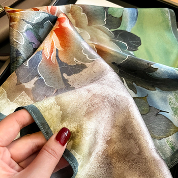 Mulberry šilko kvadratinė šalikas; paprastas audimas; 2024 m. pavasaris; tie-dye