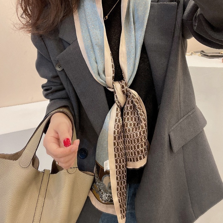 Poliesterio šalis su šilko įspūdžiu, dviejų sluoksnių, dvipusis, paprastas audinys, kilmė Jinhua, 2022 ruduo