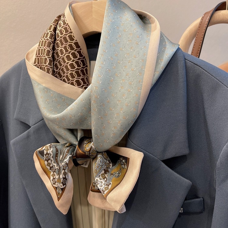 Poliesterio šalis su šilko įspūdžiu, dviejų sluoksnių, dvipusis, paprastas audinys, kilmė Jinhua, 2022 ruduo