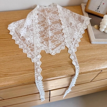 Nėrinių kraštas ir tinklinis audinys su prijušės sluoksniu, siūtas poliesteris, pavasaris 2025