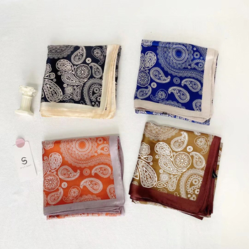 Poliesterinis kvadratinis šalikėlis, 100% poliesteris; vasaros modelis, tinkamas jaunimui ir vyresniems, 2023 m. vasara.