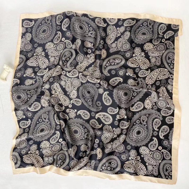 Poliesterinis kvadratinis šalikėlis, 100% poliesteris; vasaros modelis, tinkamas jaunimui ir vyresniems, 2023 m. vasara.