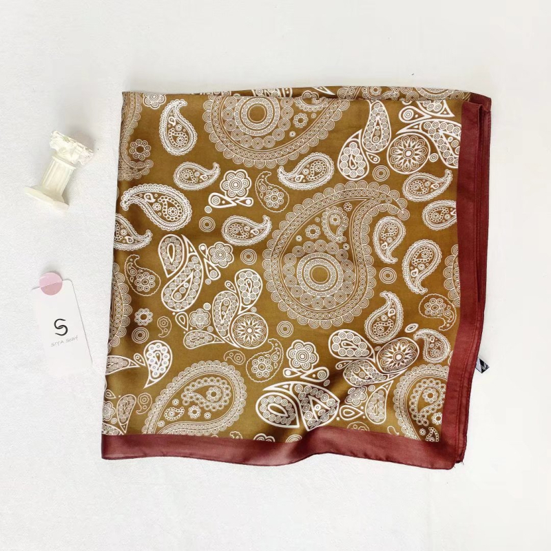 Poliesterinis kvadratinis šalikėlis, 100% poliesteris; vasaros modelis, tinkamas jaunimui ir vyresniems, 2023 m. vasara.