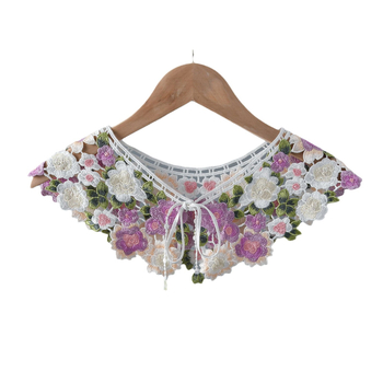 Moteriška dekoratyvinė klastojama apykaklė su siuvinėjimais ir aplikacijomis, paprasta mezgimo technika, šilko mišinio ir kitų pluoštų derinys, vasarai