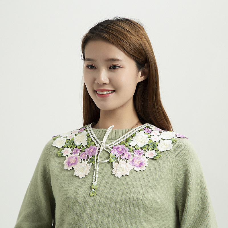 Moteriška dekoratyvinė klastojama apykaklė su siuvinėjimais ir aplikacijomis, paprasta mezgimo technika, šilko mišinio ir kitų pluoštų derinys, vasarai