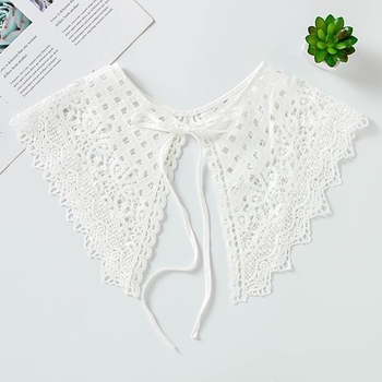 Moteriški topai su nuimamais nėrinių apykaklė ir perforuota kvadratinė nėrinių detalė; Mohair ir medvilnės mišinys; vasara, gaivus ir saldus stilius