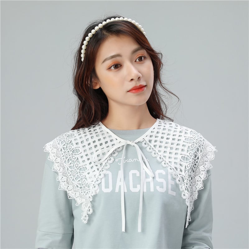 Moteriški topai su nuimamais nėrinių apykaklė ir perforuota kvadratinė nėrinių detalė; Mohair ir medvilnės mišinys; vasara, gaivus ir saldus stilius