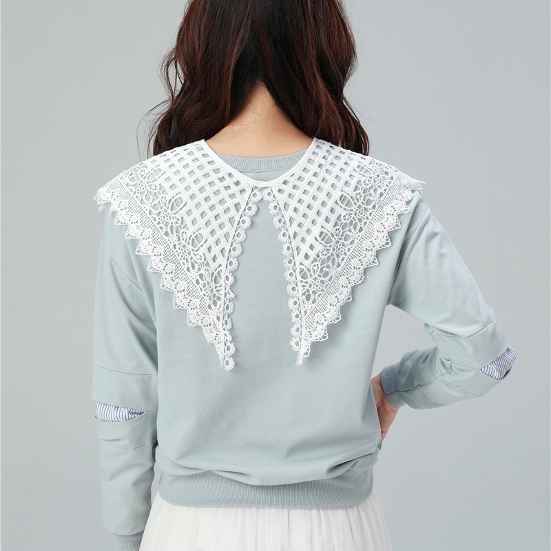 Moteriški topai su nuimamais nėrinių apykaklė ir perforuota kvadratinė nėrinių detalė; Mohair ir medvilnės mišinys; vasara, gaivus ir saldus stilius