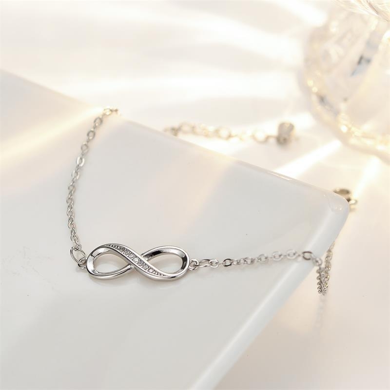 Mobius Infinity diamantinis žiedas – moterims rankų papuošalas su sidabro danga