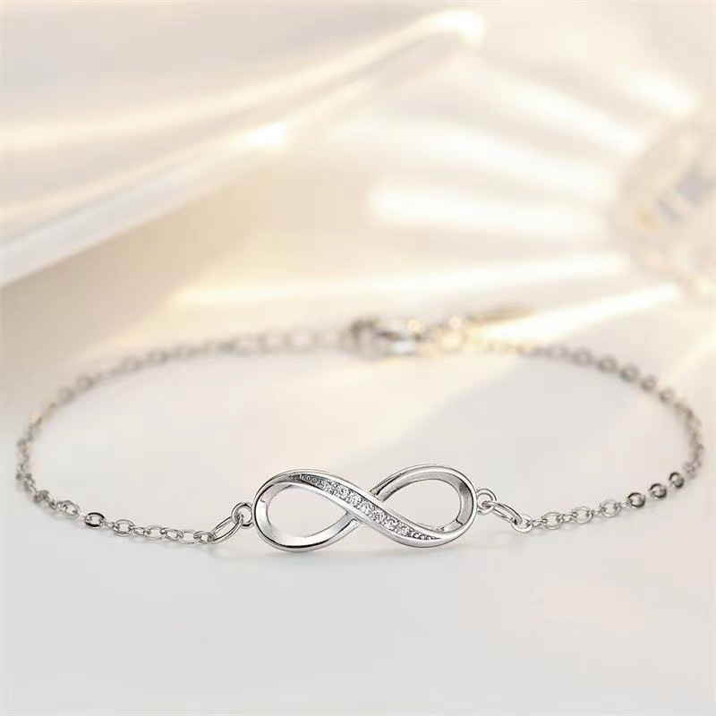 Mobius Infinity diamantinis žiedas – moterims rankų papuošalas su sidabro danga