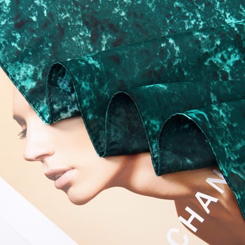 Μοντέρνο φουλάρι: συνθετικό μετάξι, επίπεδη ύφανση, επεξεργασία tie-dye, πολυλειτουργικός σχεδιασμός, ποικιλία σχεδίων